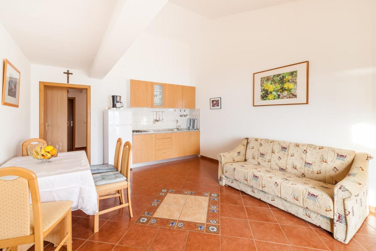Ferienhaus Rajka Kustići Екстериор снимка