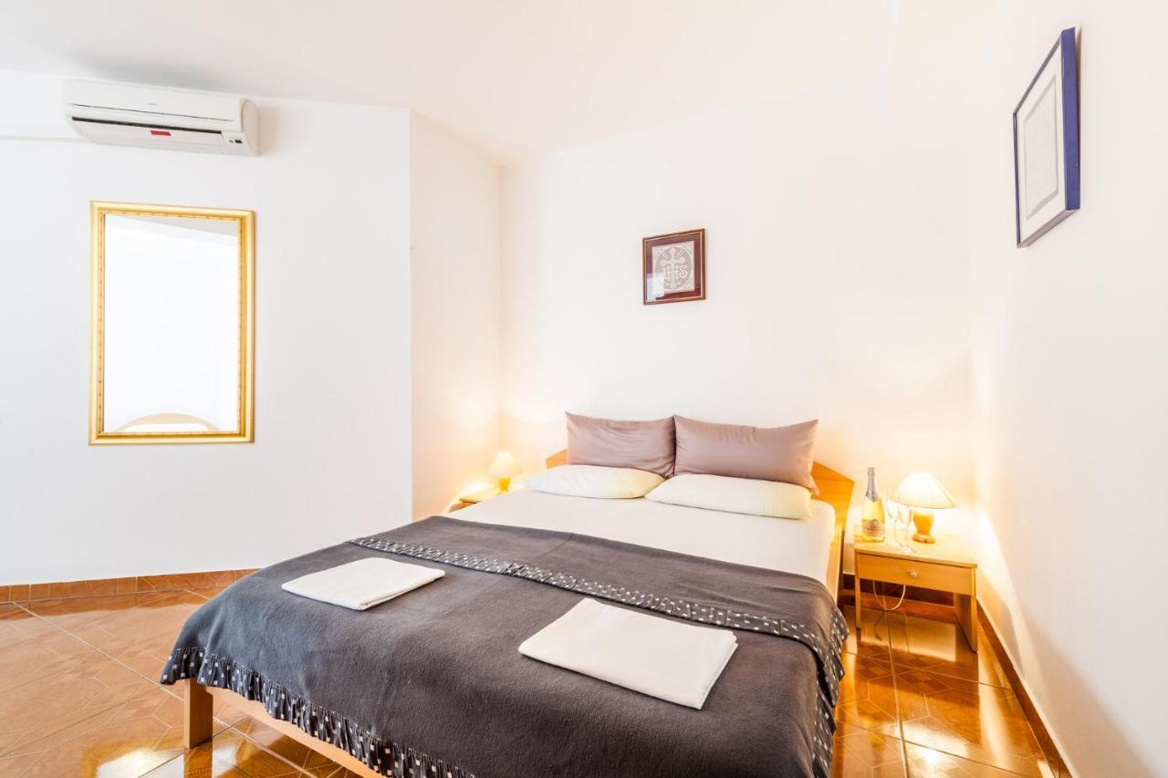 Ferienhaus Rajka Kustići Екстериор снимка